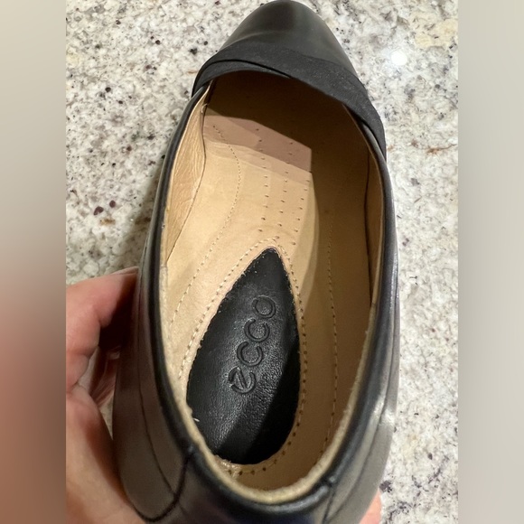 ECCO black leather slip on shoe - Picture 6 of 7